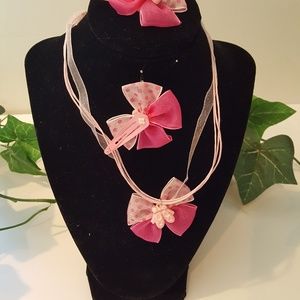 Girls set pink  bow necklace and 2 hair clip
